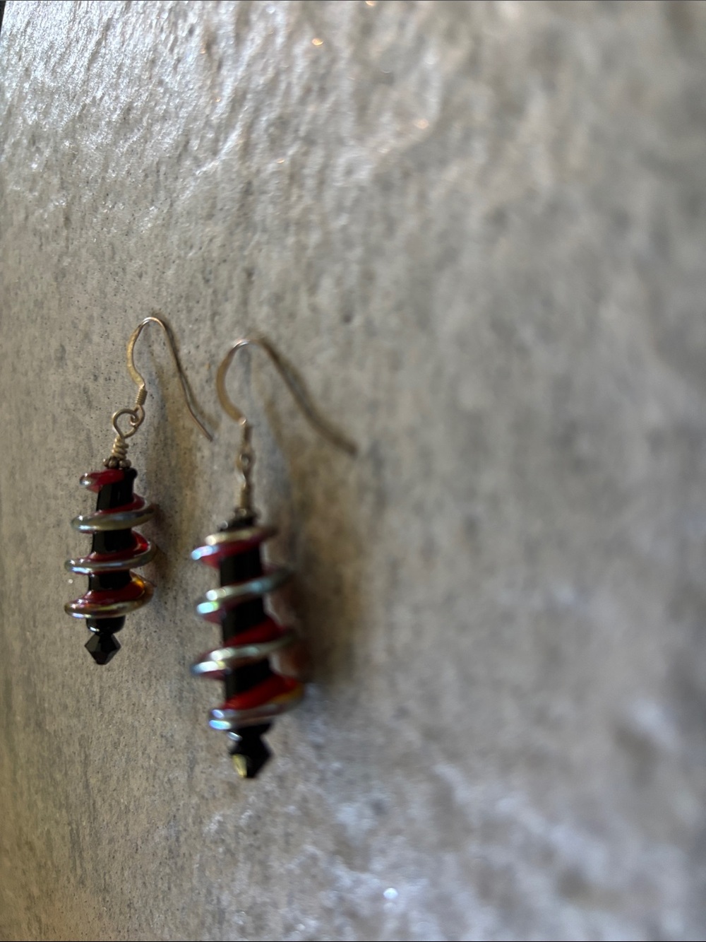 Vintage Spiral red black silvery color dangly dangling ART GLASS Crystal earring - Picture 3 of 7
